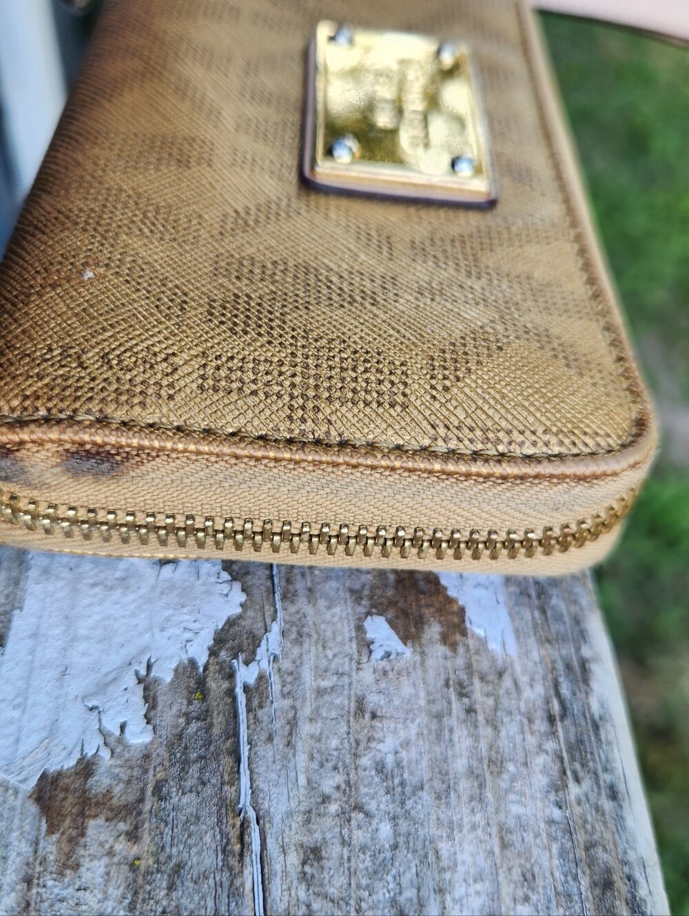 Michael Kors Fulton Gold Metallic Signature Zip Wristlet Waller Preloved - Picture 8 of 12